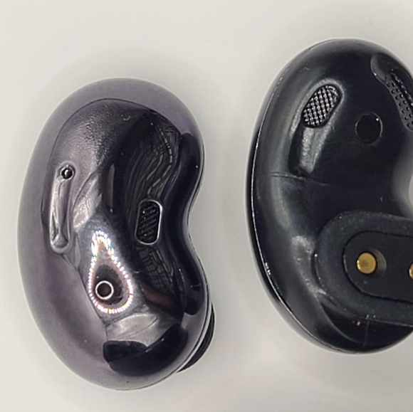 Brand New Buds Live Headphones TWS Bluetooth - Picture 8 of 12